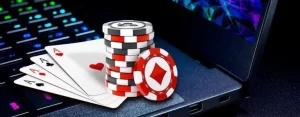 Jogador de poker online em mesa virtual